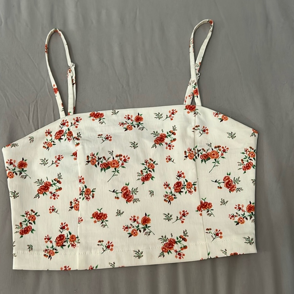 (NWT) Forever 21 - White Floral Tank Crop Top with Adjustable Strap